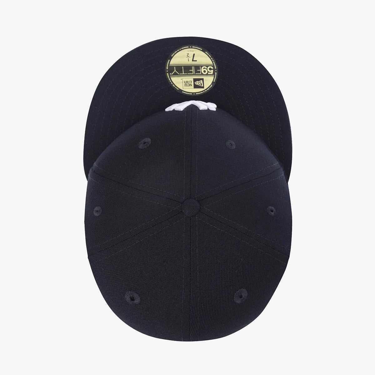 Pictured is this MLB 59FIFTY Day New York Yankees 59FIFTY Fitted cap in navy. 7