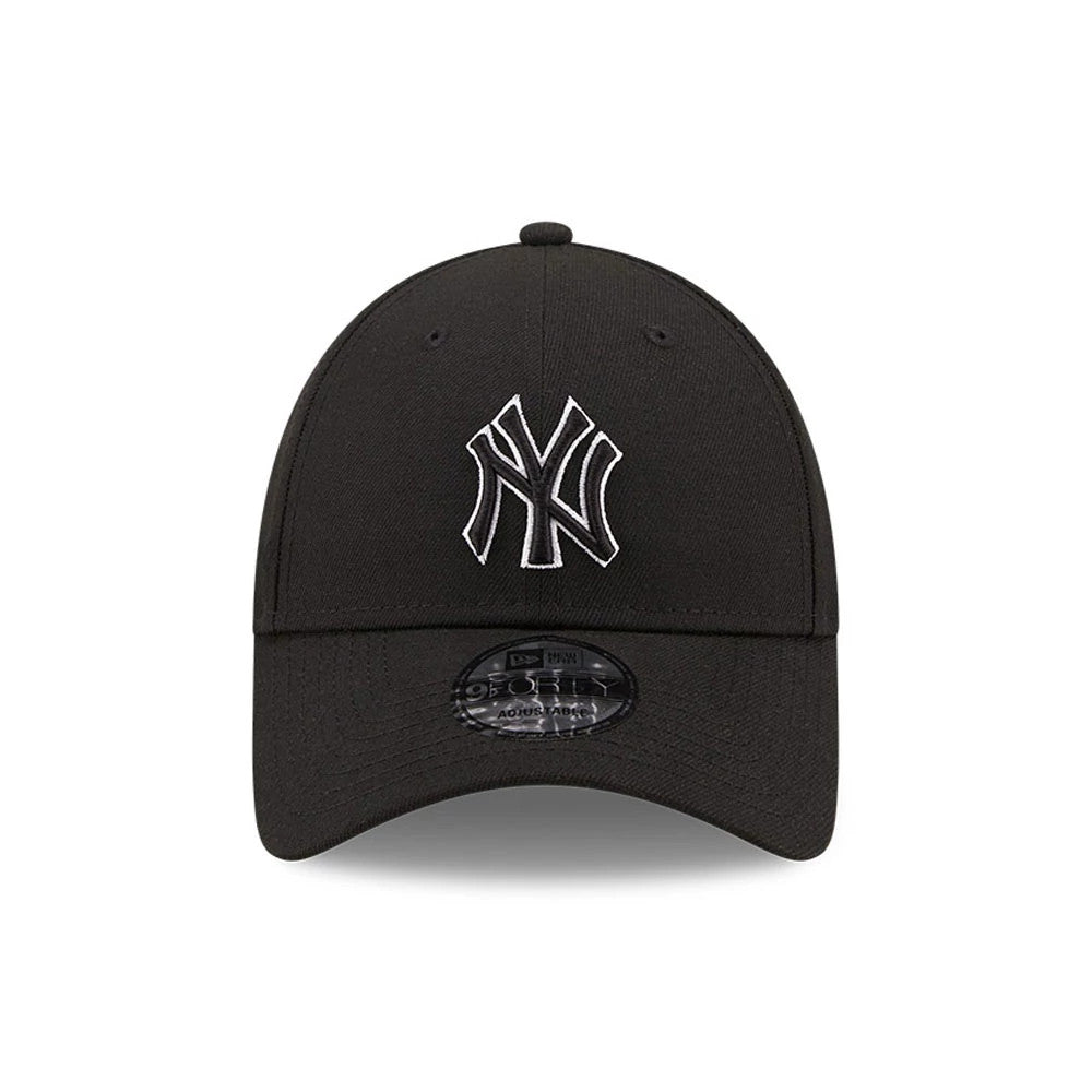 This is a New York Yankees Pop Outline Black 9FORTY Cap 2