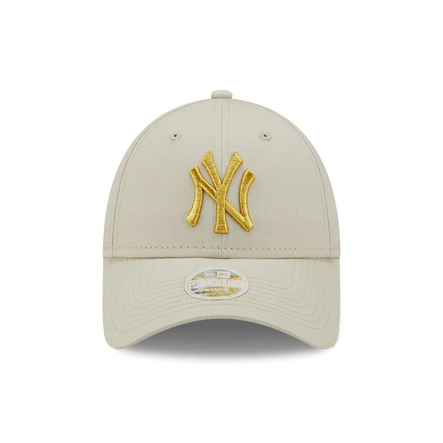 This is a New York Yankees Womens Metallic Logo Cream 9FORTY Adjustable Cap 2