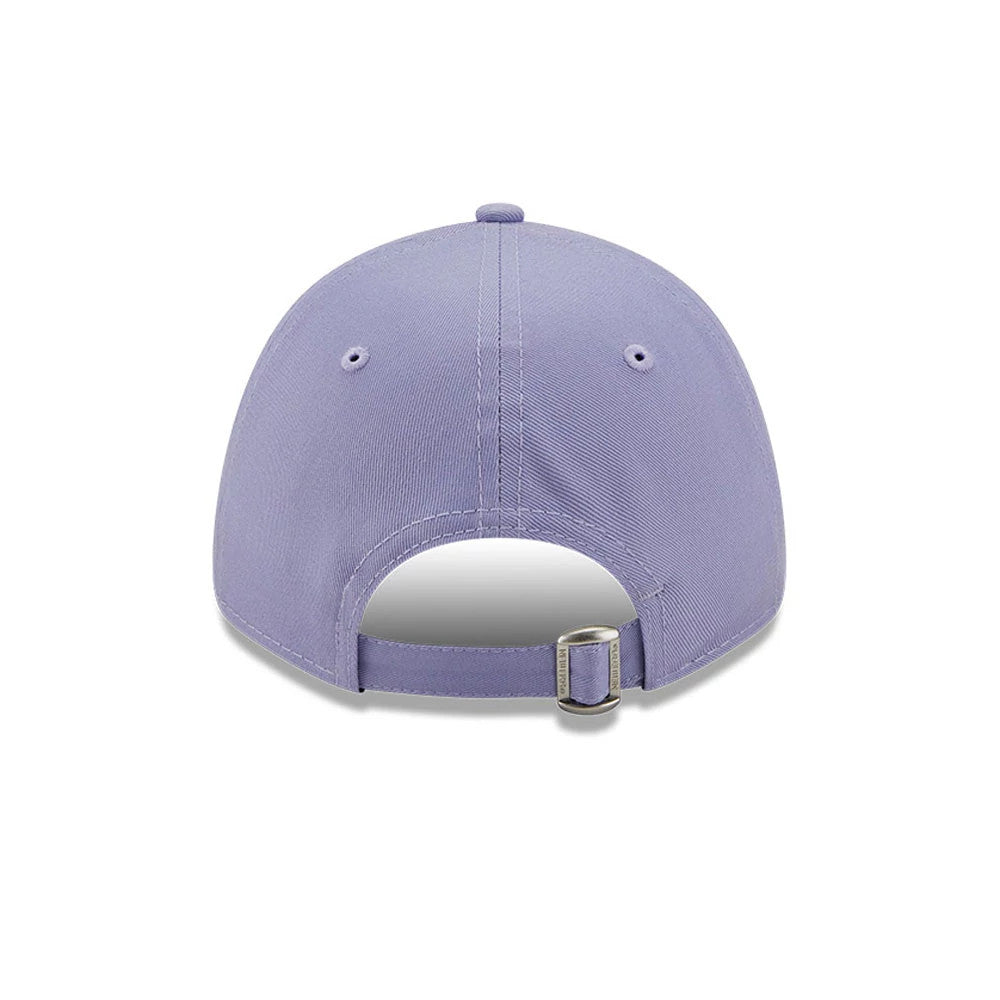 This is a New York Yankees League Essentials Womens Lilac 9FORTY Adjustable Cap 4