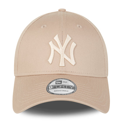 New York Yankees MLB Colour Essentials Beige New Era 9FORTY Cap, front view showing the raised beige NY logo on the front panel, with a matching beige visor and a 9FORTY size sticker on top.