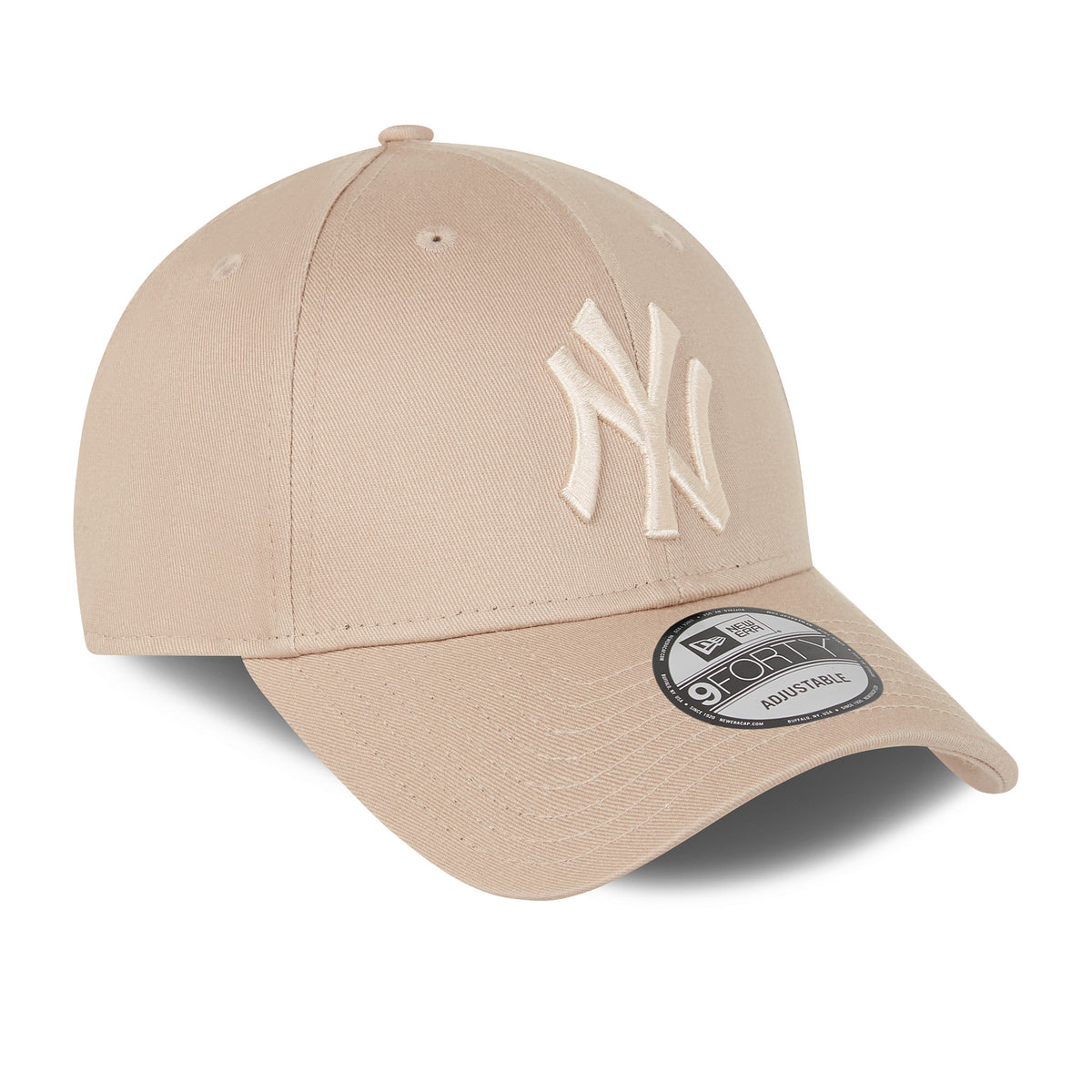 New York Yankees MLB Colour Essentials Beige New Era 9FORTY Cap, front view showing the raised beige NY logo on the front panel, curved visor with a 9FORTY size sticker, and a top button centred on the structured beige crown.