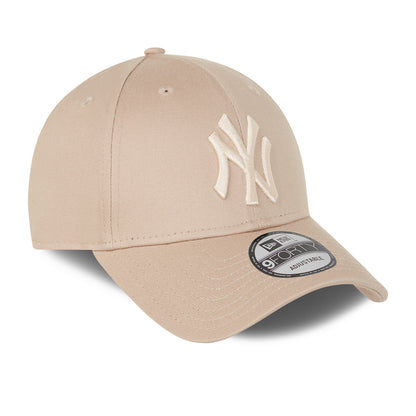 New York Yankees MLB Colour Essentials Beige New Era 9FORTY Cap, front view showing the raised beige NY logo on the front panel, curved visor with a 9FORTY size sticker, and a top button centred on the structured beige crown.