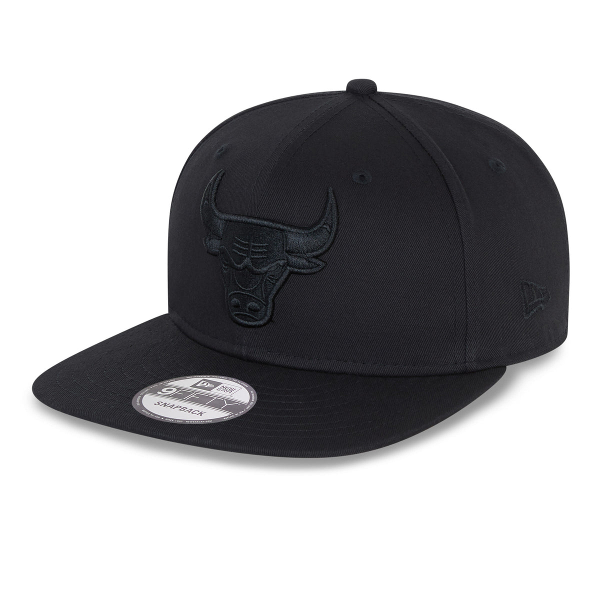 Chicago Bulls NBA Black On Black New Era 9FIFTY Cap, front view showing black raised embroidered bull logo on the front panel, with a black flat visor and a 9FIFTY size sticker on the top, New Era flag logo on left side.