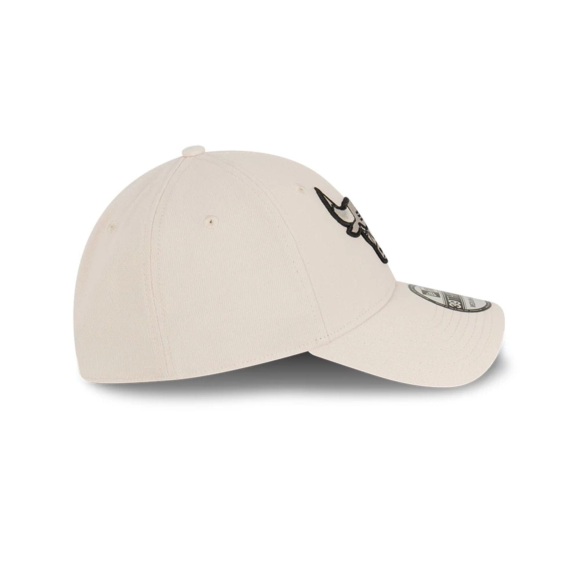 This is a Chicago Bulls Stone Cream 39THIRTY Stretch Fit Cap 5