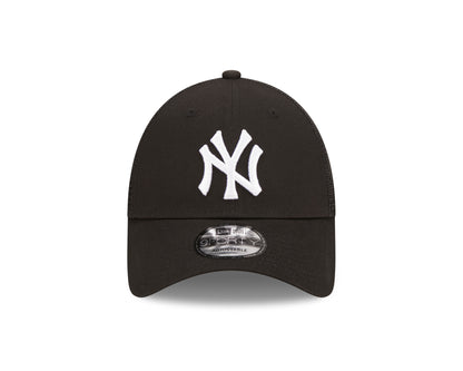 This is a New York Yankees Home Field Black 9FORTY A-Frame Trucker Cap 2