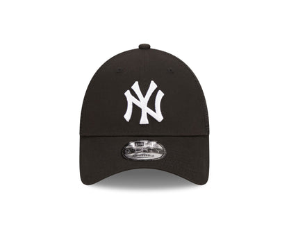 This is a New York Yankees Home Field Black 9FORTY A-Frame Trucker Cap 2