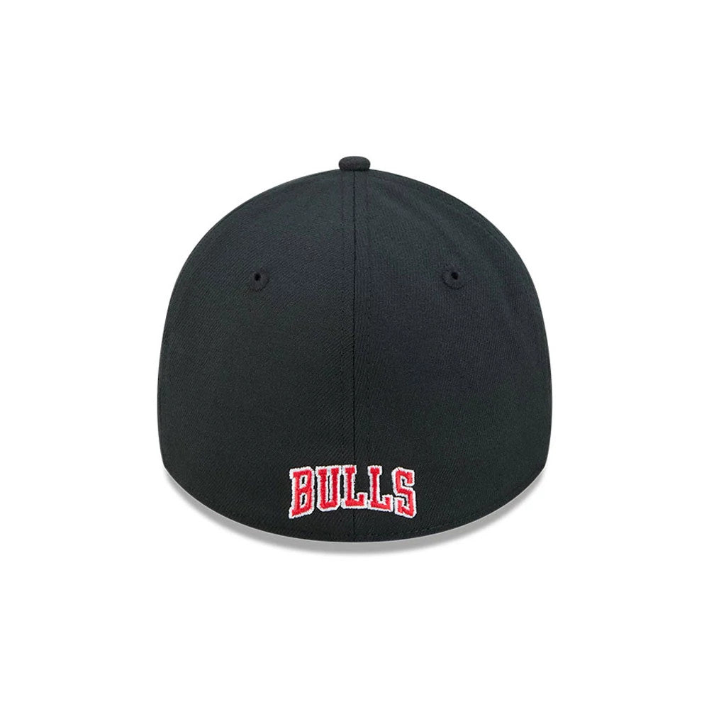 Pictured is this NBA Evergreen Chicago Bulls 39THIRTY Stretch Fit cap in black. 4