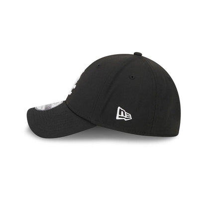 Pictured is this MLB Evergreen Chicago White Sox 39THIRTY Stretch Fit cap in black. 5