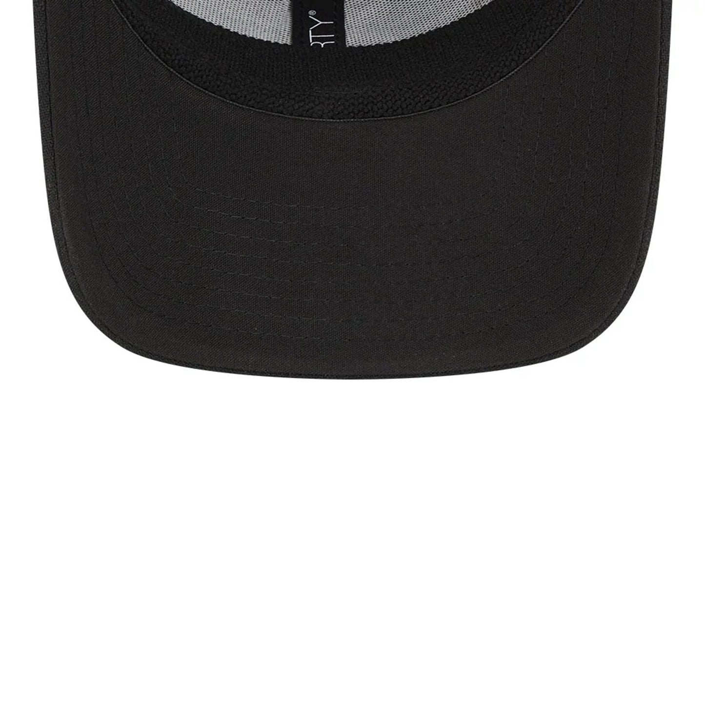 Pictured is this MLB Evergreen Chicago White Sox 39THIRTY Stretch Fit cap in black. 7