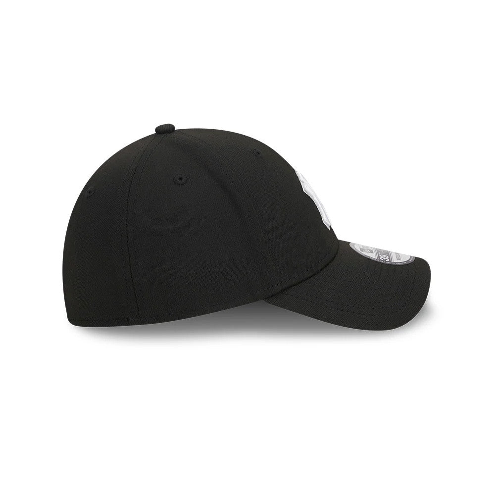 Pictured is this MLB Evergreen New York Yankees 39THIRTY Stretch Fit cap in black. 6