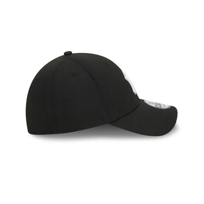 Pictured is this MLB Evergreen New York Yankees 39THIRTY Stretch Fit cap in black. 6