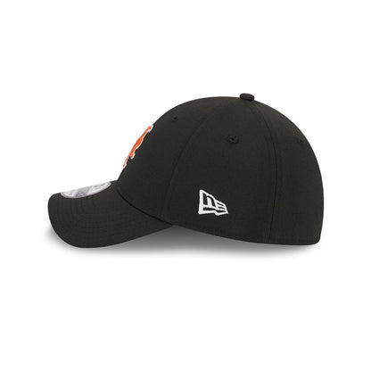 Pictured is this MLB Evergreen New York Mets 39THIRTY Stretch Fit cap in black. 5