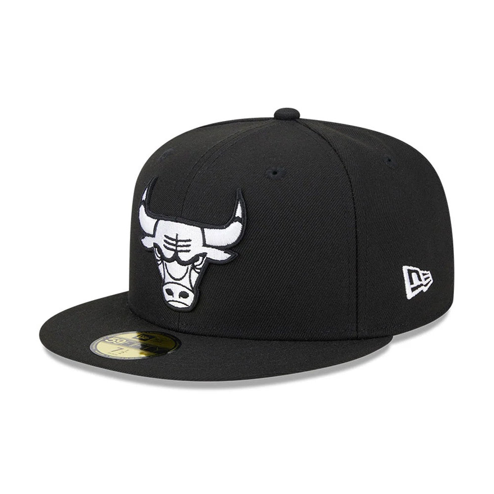 Pictured is this NBA Evergreen Chicago Bulls 59FIFTY Fitted cap in black. 4