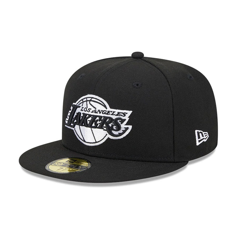 LA Lakers NBA Evergreen Black New Era 59FIFTY Fitted Cap, front view with raised white and black embroidered Lakers logo on the front panel, flat black visor, gold 59FIFTY size sticker, and New Era flag logo on the left side.