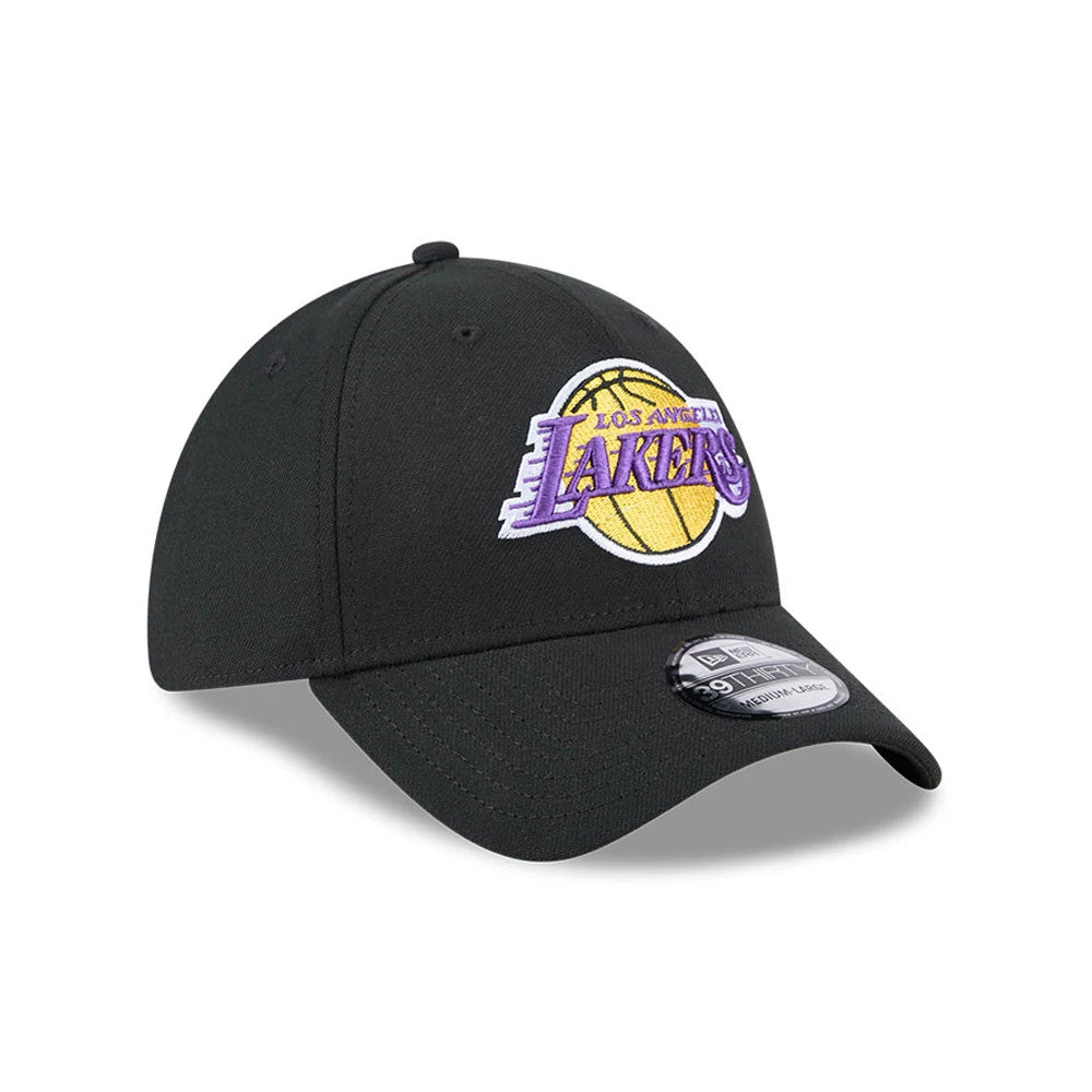 LA Lakers NBA Evergreen Black New Era 39THIRTY Stretch Fit Cap, three-quarter view showing the raised purple and yellow Lakers logo embroidered on the black front panel, with a 39THIRTY size sticker on the black curved visor.