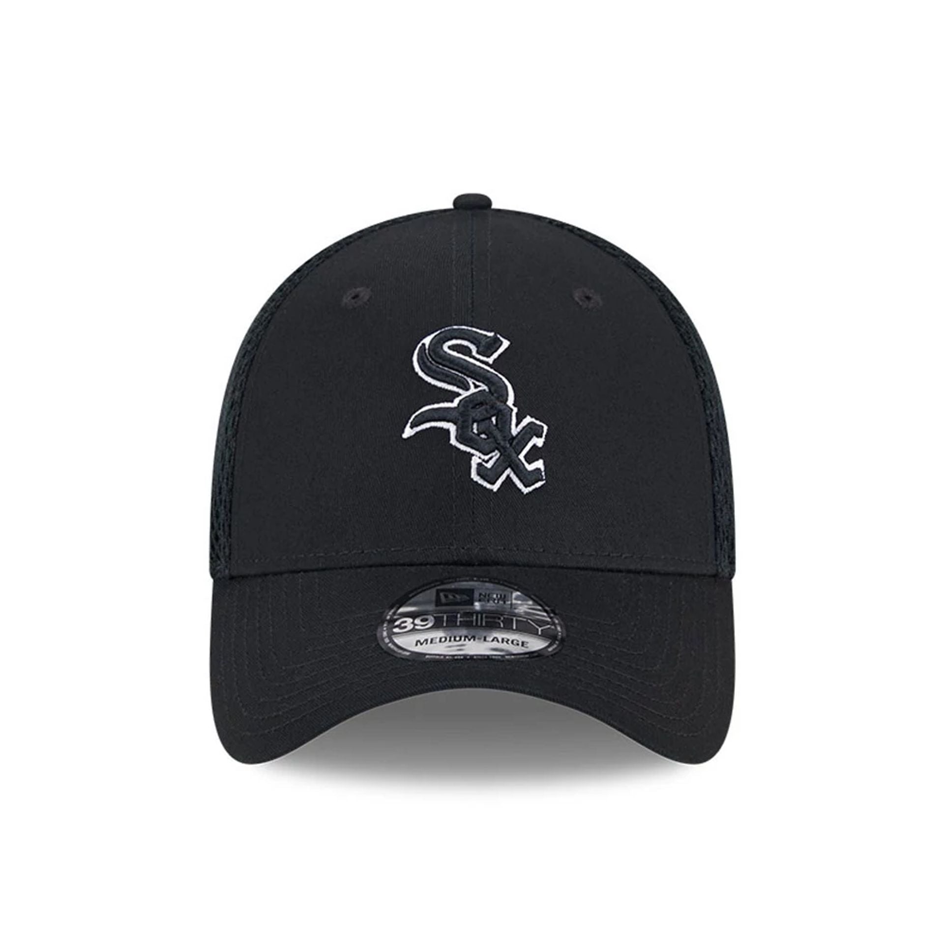 Pictured is this MLB Evergreen Neo Chicago White Sox 39THIRTY Stretch Fit cap in black. 3