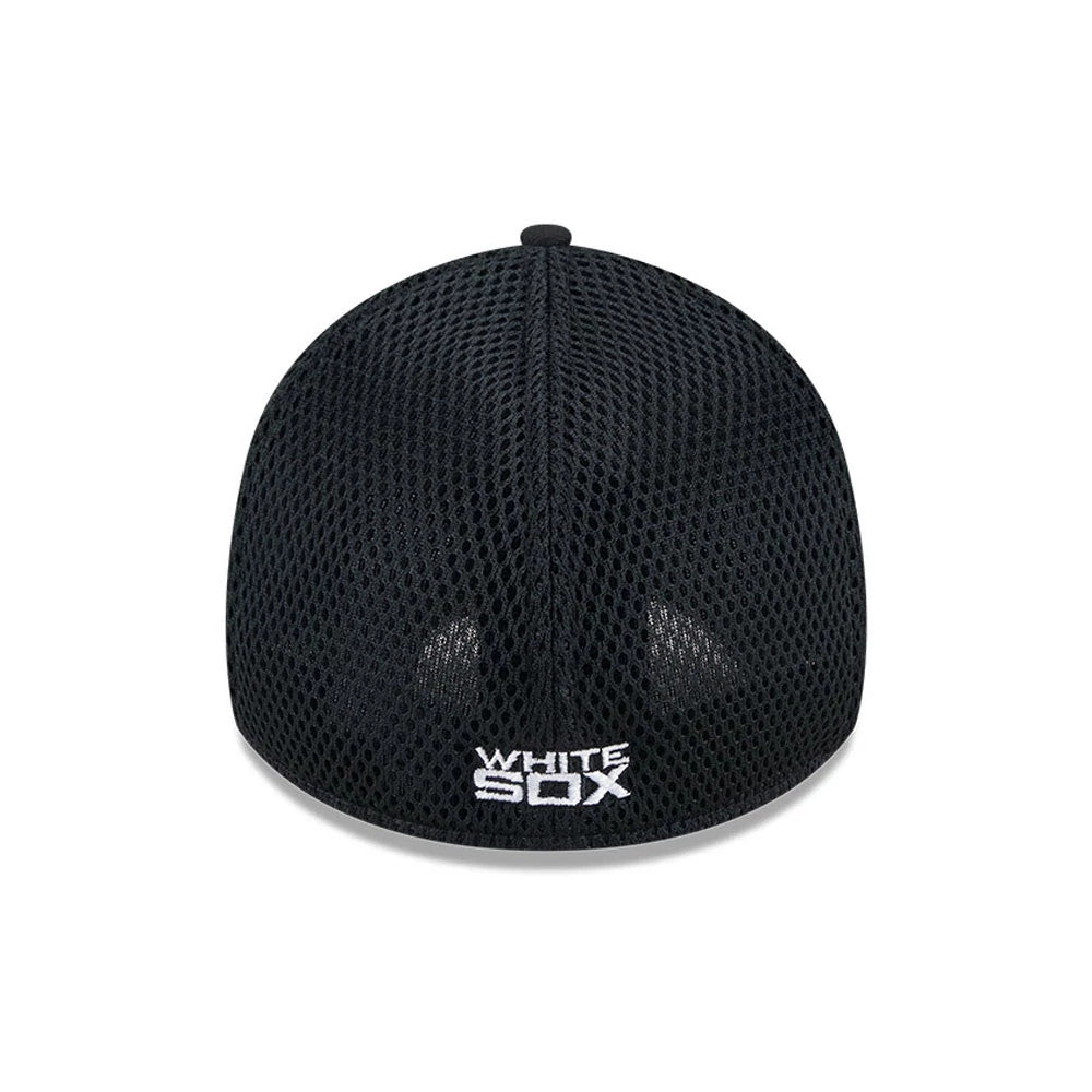 Pictured is this MLB Evergreen Neo Chicago White Sox 39THIRTY Stretch Fit cap in black. 2