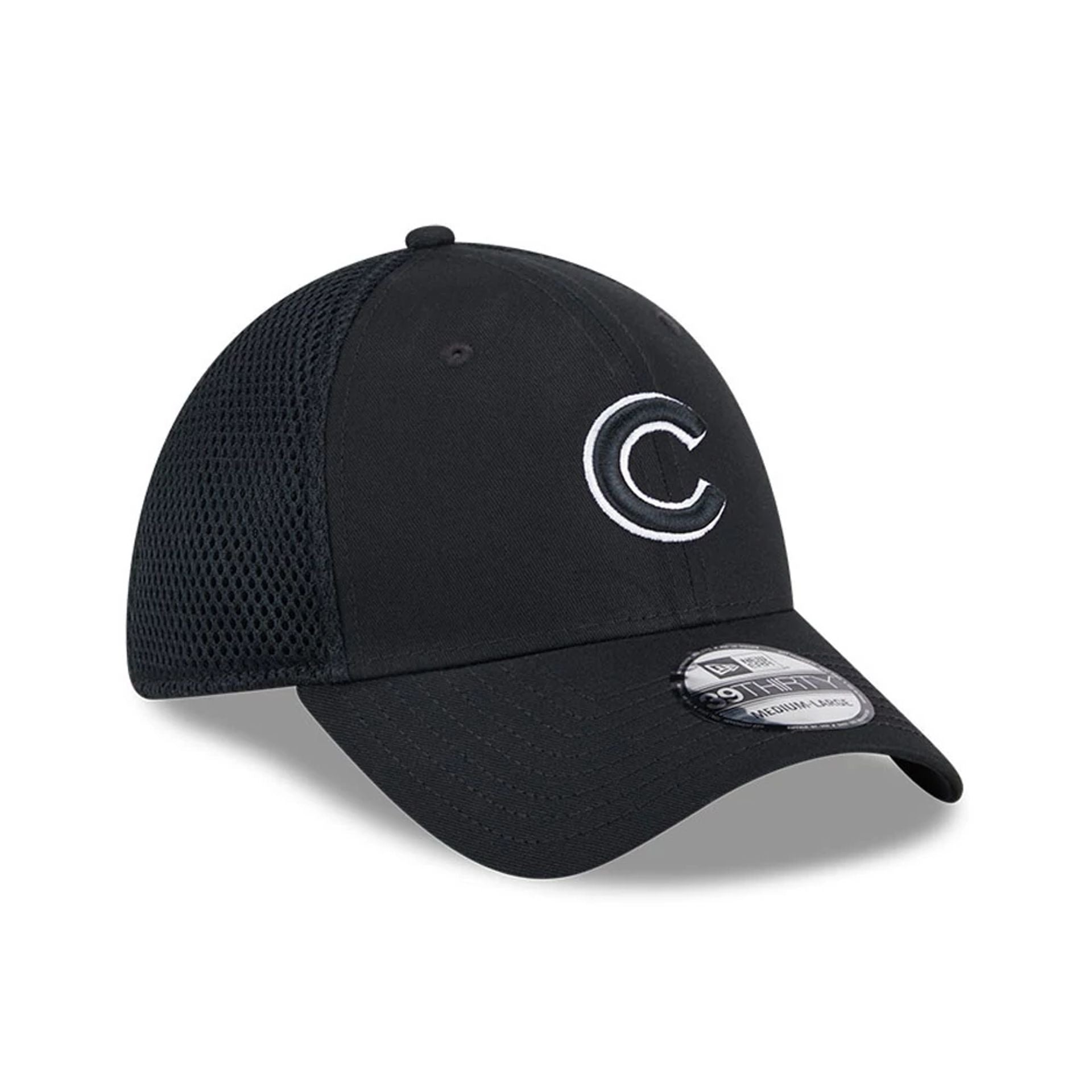 Pictured is this MLB Evergreen Neo Chicago Cubs 39THIRTY Stretch Fit cap in black. 4