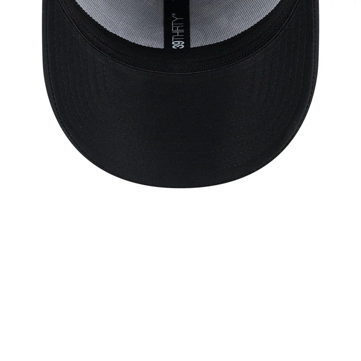 Pictured is this MLB Evergreen Neo Chicago Cubs 39THIRTY Stretch Fit cap in black. 7