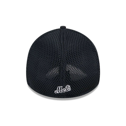 Pictured is this MLB Evergreen Neo New York Mets 39THIRTY Stretch Fit cap in black. 2