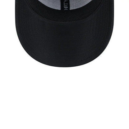 Pictured is this MLB Evergreen Neo New York Mets 39THIRTY Stretch Fit cap in black. 7