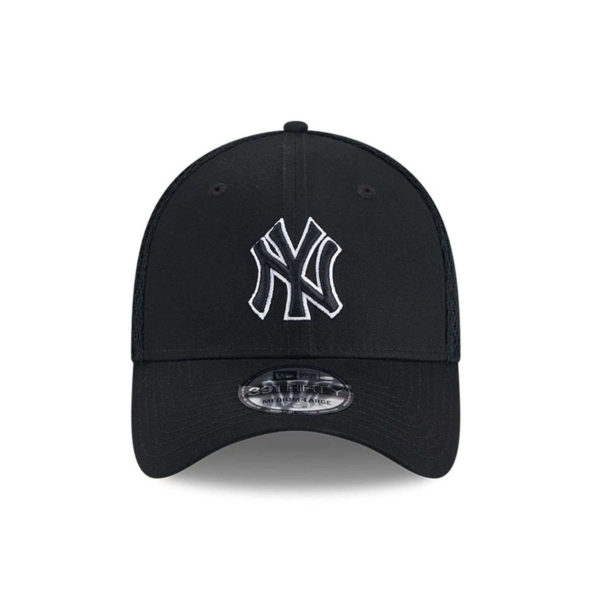 Pictured is this MLB Evergreen Neo New York Yankees 39THIRTY Stretch Fit cap in black. 3
