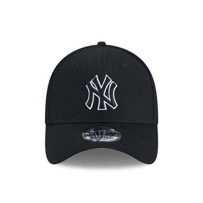 Pictured is this MLB Evergreen Neo New York Yankees 39THIRTY Stretch Fit cap in black. 3