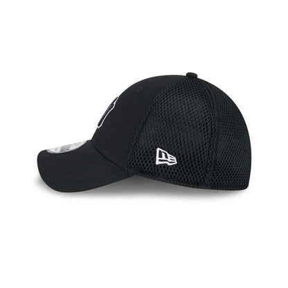 Pictured is this MLB Evergreen Neo New York Yankees 39THIRTY Stretch Fit cap in black. 5
