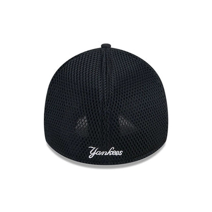 Pictured is this MLB Evergreen Neo New York Yankees 39THIRTY Stretch Fit cap in black. 2