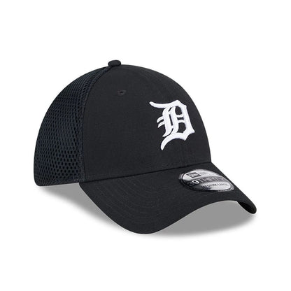 Pictured is this MLB Evergreen Neo Detroit Tigers 39THIRTY Stretch Fit cap in black. 4