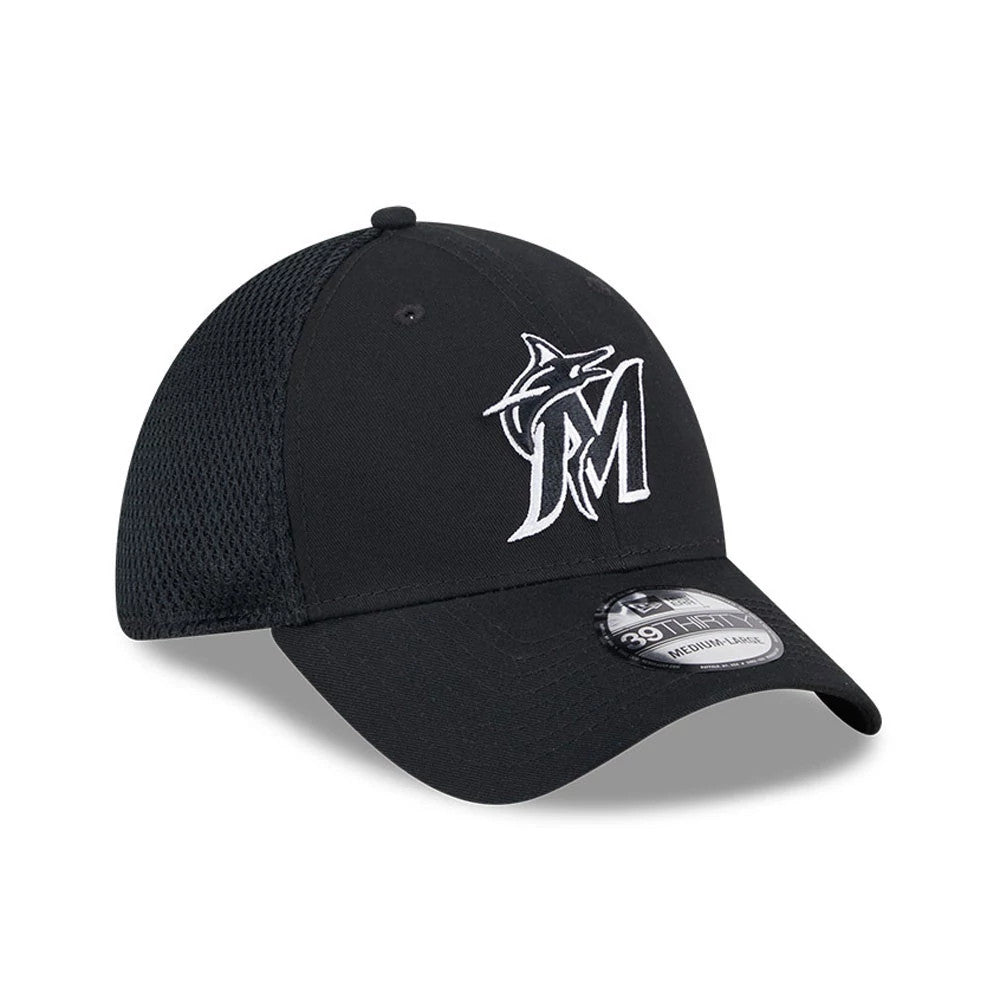 Miami Marlins MLB Evergreen Neo Black New Era 39THIRTY Stretch Fit Cap, three-quarter view showing a white embroidered Marlins logo on the front panel, with a curved black visor and a 39THIRTY size sticker.
