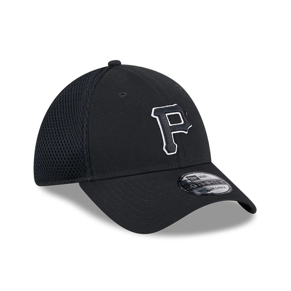 Pictured is this MLB Evergreen Neo Pittsburgh Pirates 39THIRTY Stretch Fit cap in black. 4
