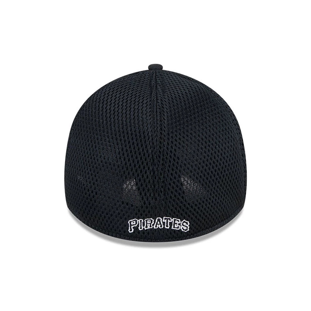 Pictured is this MLB Evergreen Neo Pittsburgh Pirates 39THIRTY Stretch Fit cap in black. 2