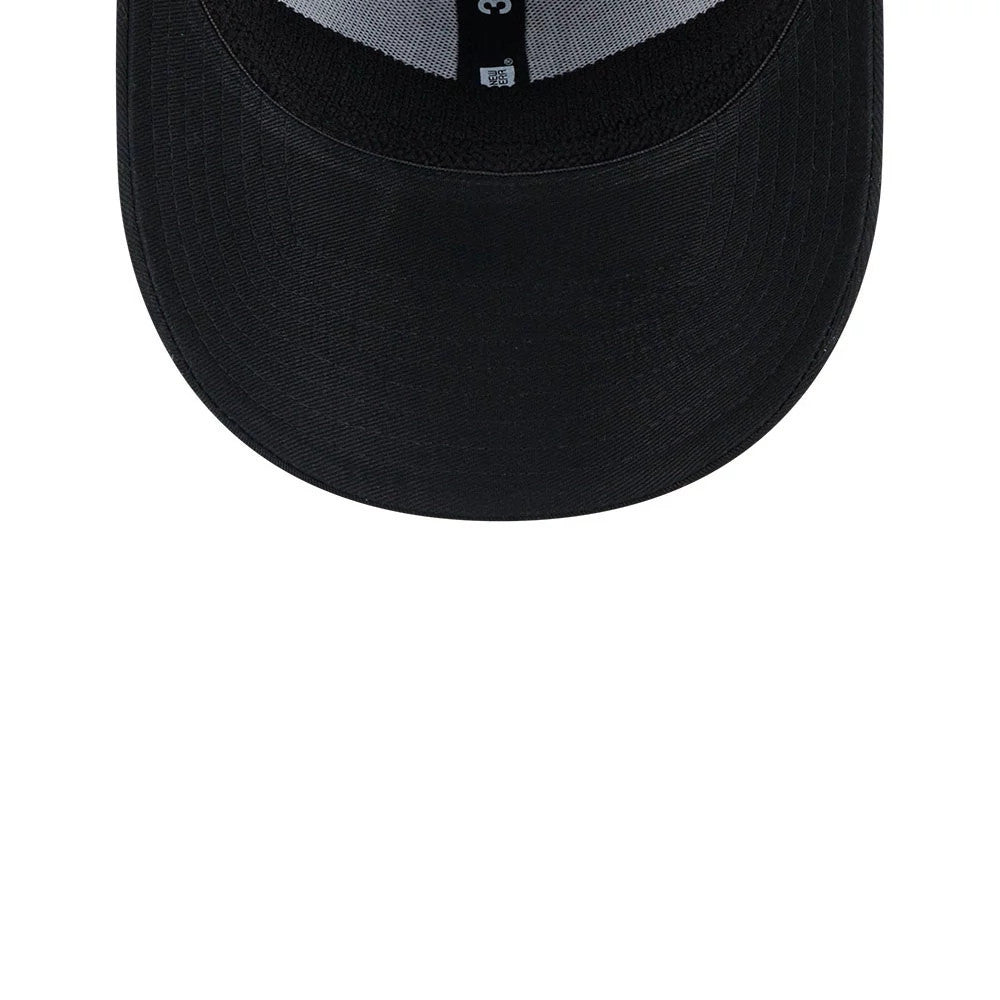 Pittsburgh Pirates MLB Evergreen Neo Black New Era 39THIRTY Stretch Fit Cap, inside view showing the grey undervisor with black sweatband and taping featuring the 39THIRTY branding.