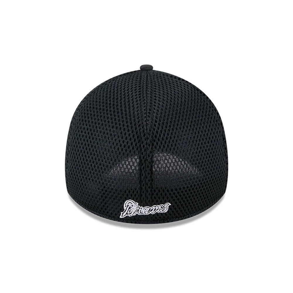 Pictured is this MLB Evergreen Neo Atlanta Braves 39THIRTY Stretch Fit cap in black. 4