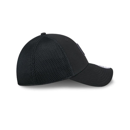 Pictured is this MLB Evergreen Neo Atlanta Braves 39THIRTY Stretch Fit cap in black. 6