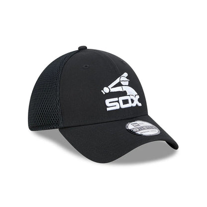 Pictured is this MLB Evergreen Neo Chicago White Sox 39THIRTY Stretch Fit cap in black. 3