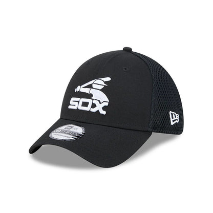 Pictured is this MLB Evergreen Neo Chicago White Sox 39THIRTY Stretch Fit cap in black. 1