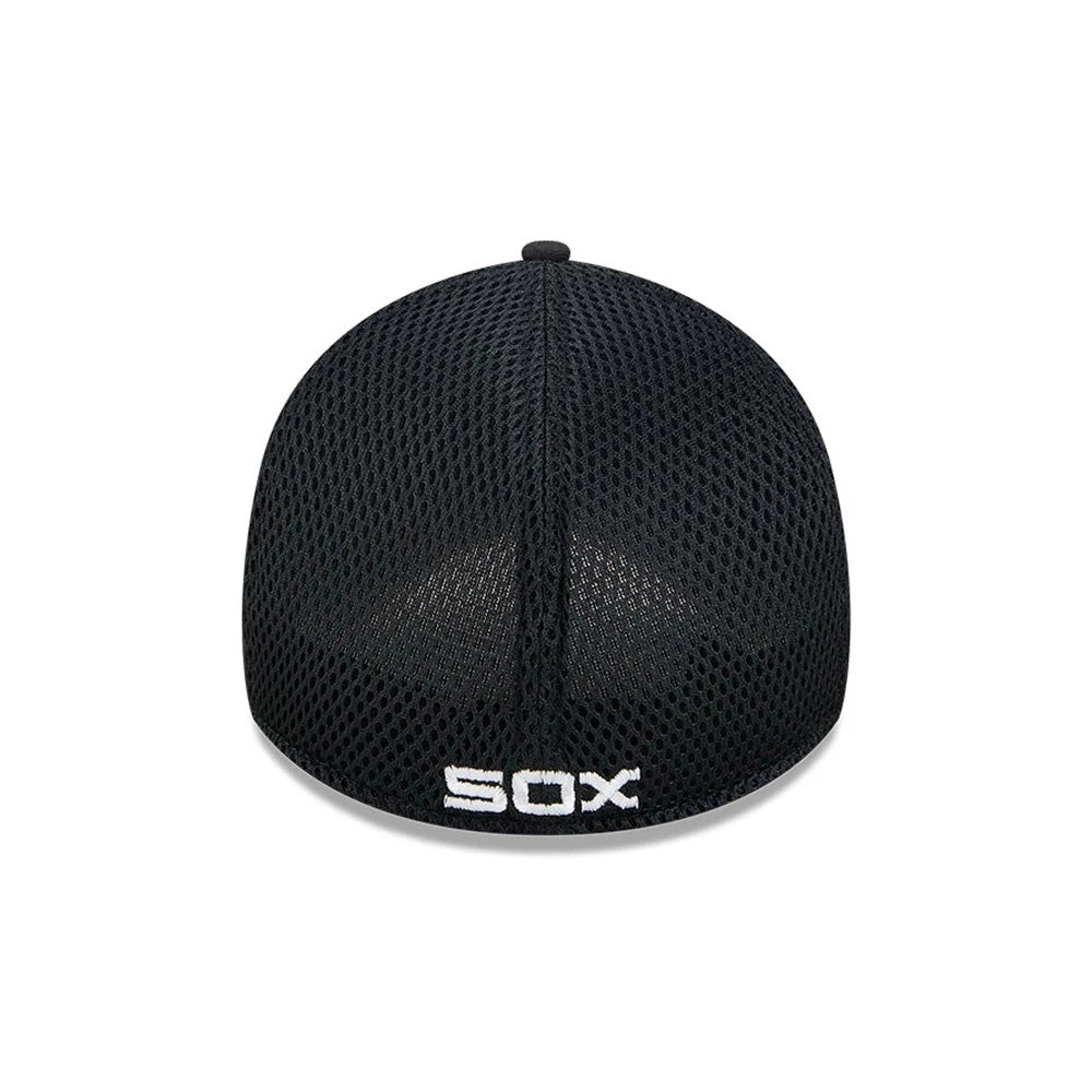 Pictured is this MLB Evergreen Neo Chicago White Sox 39THIRTY Stretch Fit cap in black. 4