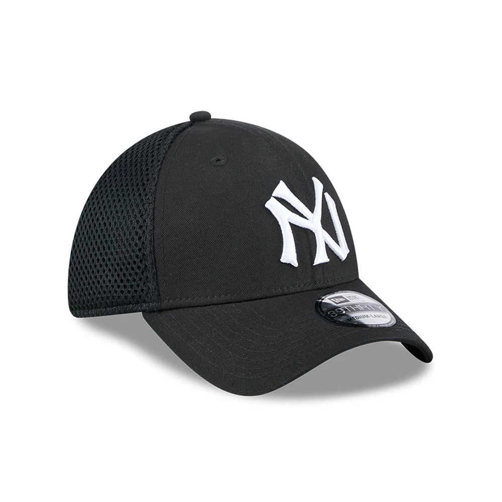 Pictured is this MLB Evergreen Neo New York Yankees 39THIRTY Stretch Fit cap in black. 3