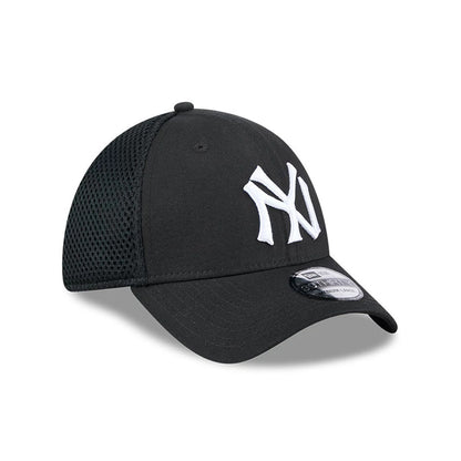 Pictured is this MLB Evergreen Neo New York Yankees 39THIRTY Stretch Fit cap in black. 3