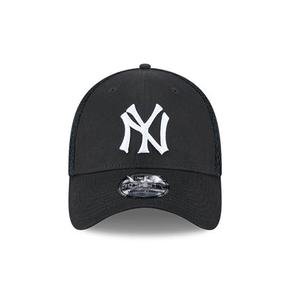 Pictured is this MLB Evergreen Neo New York Yankees 39THIRTY Stretch Fit cap in black. 2