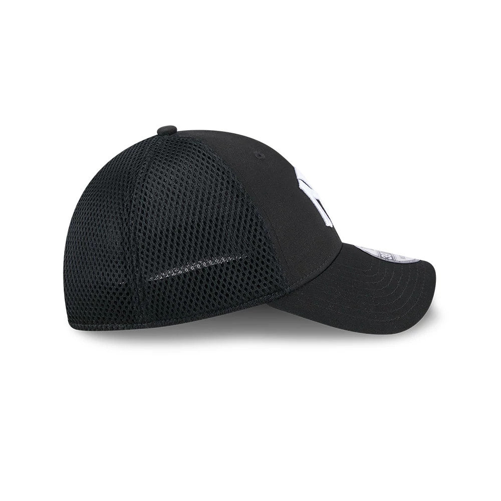 Pictured is this MLB Evergreen Neo New York Yankees 39THIRTY Stretch Fit cap in black. 6
