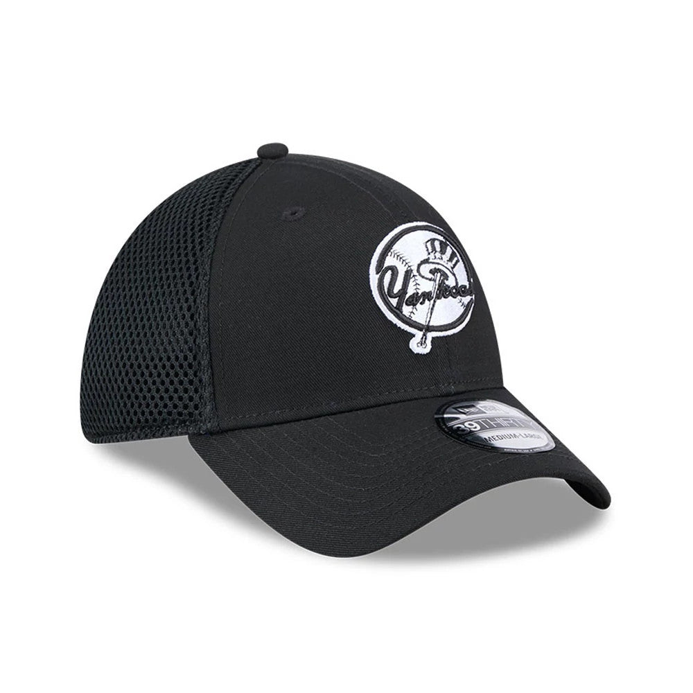 Pictured is this MLB Evergreen Cooperstown New York Yankees 39THIRTY Stretch Fit cap in black. 4