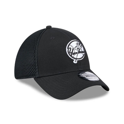Pictured is this MLB Evergreen Cooperstown New York Yankees 39THIRTY Stretch Fit cap in black. 4