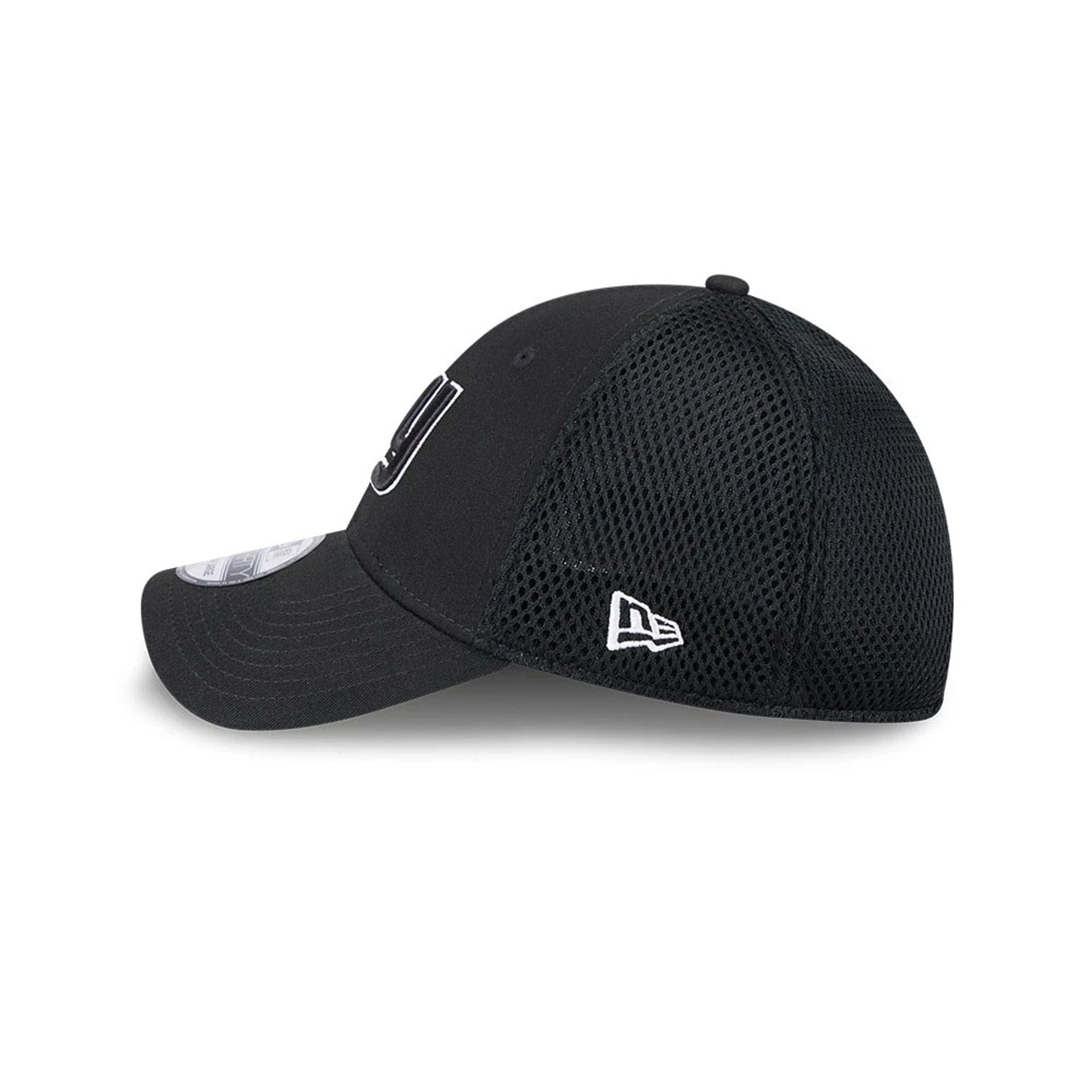 Pictured is this NFL Evergreen Neo New York Giants 39THIRTY Stretch Fit cap in black. 5