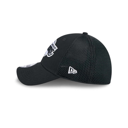 LA Lakers NBA Evergreen Neo Black New Era 39THIRTY Stretch Fit Cap, side view showing the white embroidered New Era flag logo on the black mesh side panel, with a structured crown and curved visor.