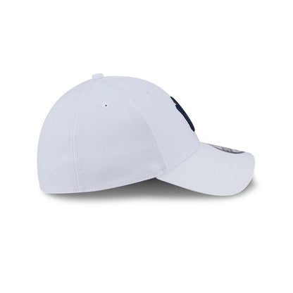 Pictured is this MLB Evergreen New York Yankees 39THIRTY Stretch Fit cap in white. 6