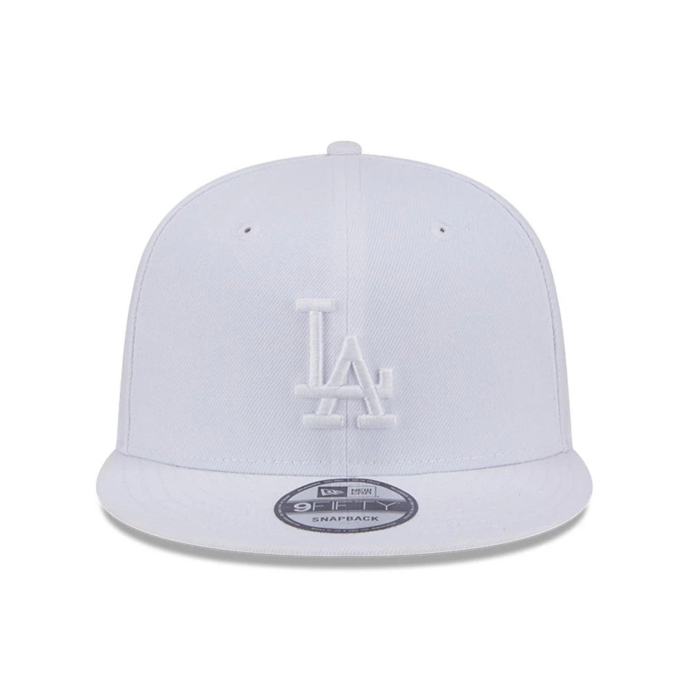 LA Dodgers MLB Evergreen White New Era 9FIFTY Snapback Adjustable Cap, front view showing raised white LA logo embroidered on the front panel above the flat visor, with a 9FIFTY size sticker centred on the visor.